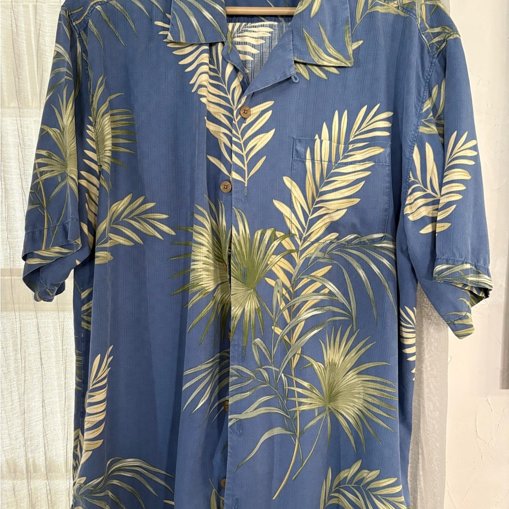 Mens Silk Hawaiin Tommy Bahama Large Button up Short Sleeve